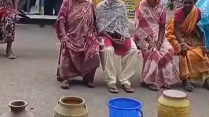 নিতুড়িয়া: পানীয় জলের দাবিতে অবরোধ করায় গ্রামবাসীদের বিরুদ্ধে মামলা রুজু করল নিতুড়িয়া থানার পুলিশ