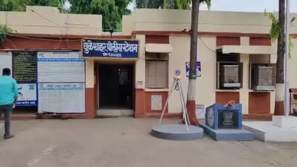 धुळे: स्टेशन रोड परिसरात अज्ञात वाहनाच्या धडकेत अनोळखी व्यक्तीचा मृत्यू, धुळे शहर पोलीस ठाण्यात नोंद