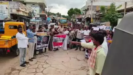 కళ్యాణదుర్గం: మత్తు పదార్థాలు సేవిస్తే ఆరోగ్యం పూర్తిగా దెబ్బతింటుంది: కుందుర్పిలో తహసీల్దార్ శ్రీనివాసులు