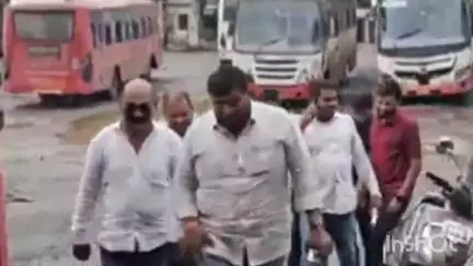 कोपरगाव: वैजापूरच्या शिवमहापुराण सप्ताहासाठीअतिरिक्त बसेस उपलब्ध करून द्या,सेना शिंदे गटाची कोपरगाव बस आगारास निवेदन