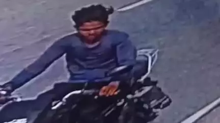 सीकर: चंद्रपुरा बाईपास इलाके से बाइक चोरी, सीसीटीवी में रिकॉर्ड हुआ बाइक चोर