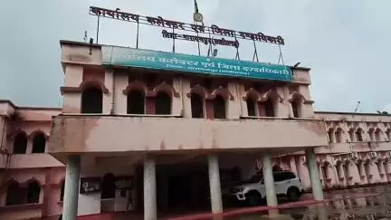 नारायणपुर: कलेक्ट्रेट सभागार में सड़क सुरक्षा समिति की समीक्षा बैठक आयोजित, नियम तोड़ने वालों पर सख्ती के दिए गए निर्देश