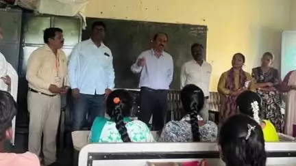 ಬಳ್ಳಾರಿ: ವಿದ್ಯಾರ್ಥಿಗಳು ವೈಯಕ್ತಿಕ ಆರೋಗ್ಯದೊಂದಿಗೆ ಓದಿನ ಕಡೆ ಗಮನಹರಿಸಿ,ಕೆ.ವೀರಾಪುರ ಗ್ರಾಮದಲ್ಲಿ ಡಿಹೆಚ್‌ಓ ಡಾ.ಯಲ್ಲಾ ರಮೇಶ್‌ಬಾಬು