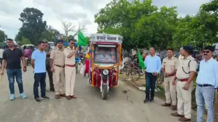 चौपारण: महाराजगंज से नशा विरोधी जागरूकता रथ को चौपारण प्रशासन ने हरी झंडी दिखाकर रवाना किया