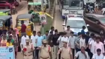 అల్లాదుర్గం: యాంటీ డ్రగ్ డే సందర్భంగా విద్యార్థులతో కలిసి ప్రతిజ్ఞ చేయించిన జోగిపేట సీఐ అనిల్ కుమార్