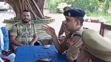 निचलौल: सिसवा पुलिस चौकी परिसर में मोहर्रम को लेकर आयोजित की गई पीस कमेटी की बैठक