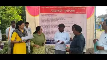 सोयगाव: मंडळ अधिकारी जाधव यांच्या त्रासाला कंटाळून पहुरी येथील शेतकऱ्यांचे सुरु असलेले उपोषण तहसीलदार मेनेंच्या आश्वासनाने मागे