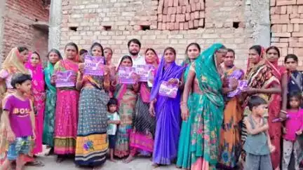 हरनौत: गोसाई बीघा गांव में कांग्रेस नेता रवि गोल्डन कुमार ने माई बहिन मान योजना के लिए महिलाओं को किया जागरूक