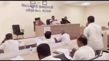 மேட்டுப்பாளையம்: கூடலூர் நகராட்சி நகரமன்ற கூட்டம் நகராட்சி அலுவலகத்தில் நடைபெற்றது