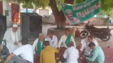 बुढ़ाना: बुढाना तहसील में किसान मजदूर संगठन के कार्यकर्ताओं का तीसरे दिन भी धरना जारी, 24 मांगों को लेकर बैठे हैं धरने पर