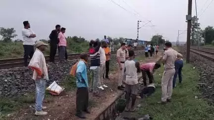 ଗୋବିନ୍ଦପୁର: ବାମରା ହରିପଡ଼ା ରେଳ ଫାଟକ ନିକଟରେ ଟ୍ରେନ ରୁ କଟି ଜଣେ ବିଦ୍ୟୁତ୍ ବିଭାଗ କର୍ମଚାରୀ ମୃତ, ତଦନ୍ତ ଆରମ୍ଭ କଲା ପୋଲିସ