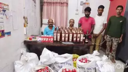 खगड़िया: बगडोव गांव में उत्पाद पुलिस ने भारी मात्रा में विदेशी शराब के साथ दो को पकड़ा, एक पिकअप वाहन भी ज़ब्त