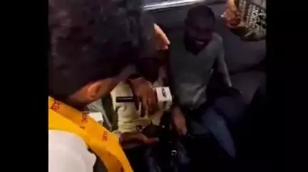 शिवपुरी नगर: ग्वालियर-बेंगलुरु ट्रेन में यात्रियों संग अंताक्षरी और गीतों में रमे केंद्रीय मंत्री ज्योतिरादित्य सिंधिया!