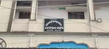 బూర్గంపహాడ్: బూర్గంపాడు సబ్ రిజిస్ట్రేషన్ కార్యాలయంలో ఏసీబీ సోదాలు