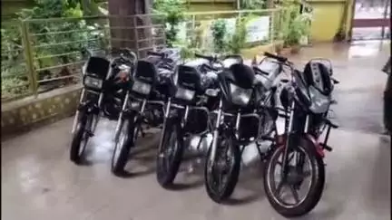 પુણા: કાપોદ્રા નાના વરાછા ઢાળ પાસેથી ચોરીની પાંચ મોટર સાયકલ સાથે બે આરોપીઓની પોલીસે ધરપકડ