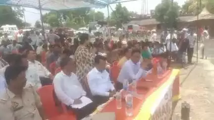 खजनी: शाहपुर में कुआनो नदी में एनडीआरएफ की टीम ने बाढ़ आपदा से बचाव के लिए मॉकड्रिल कर लोगों को किया जागरूक
