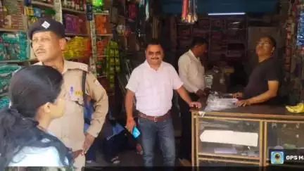 कांडा: खाद्य पूर्ति, राजस्व व पुलिस प्रशासन ने कांडा पड़ाव विजयपुर कांडा स्टेशन के विभिन्न दुकानों में किया संयुक्त निरीक्षण