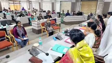सुकमा: राज्य महिला आयोग ने दंतेवाड़ा में सुनवाई आयोजित की, राज्य महिला आयोग सदस्य दीपिका शोरी संभाग प्रभारी रहीं