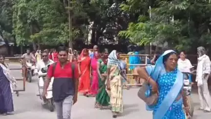 अंबिकापुर: ग्राम कोयलारी के पीडीएस दुकान में कम राशन दिए जाने को लेकर सैकड़ो ग्रामीणों ने कलेक्टर से की शिकायत #jansamasya