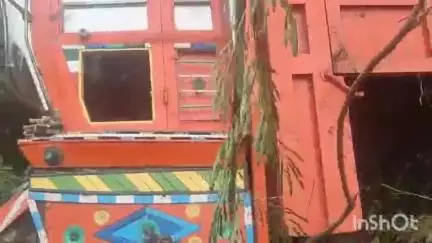 नाशिक: वाडीवरे नांदगाव एसएमबीटी रोडवर ट्रकला भीषण अपघात एक जण ठार तीन जण गंभीर तर सहा जण किरकोळ जखमी