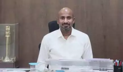 सीहोर नगर: कलेक्टर बाला गुरु ने अस्पताल से छुट्टी से पहले बच्चे का जन्म प्रमाण पत्र बनाने का दिया निर्देश
