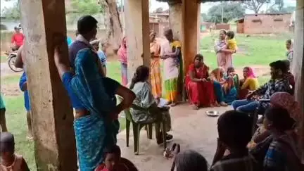 कैरो: कैरो प्रखंड के नरौली आंगनबाड़ी केंद्र का बाल विकास परियोजना भंडरा की पर्यवेक्षिका ने किया निरीक्षण