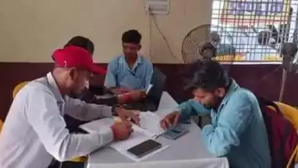 टीकमगढ़: पीजी कॉलेज में युवा संगम रोजगार मेले का आयोजन, 106 अभ्यर्थियों को दिए गए ऑफर लेटर