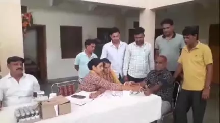 मलसीसर: मंडावा के नगरपालिका चौक में चिकित्सा विभाग ने संबल पखवाड़े के तहत शिविर आयोजित किया, सैंकड़ों लोगों ने स्वास्थ्य लाभ पाया