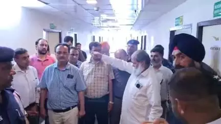 अम्बाला: अस्पताल में खामियां मिलने पर भड़के मंत्री विज, बोले- जो भी है, मैं उसे टांगूंगा