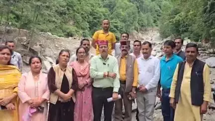 भुंतर: पहली बरसात में सैंज और गड़सा घाटियाँ सबसे अधिक प्रभावित: विधायक सुरेंद्र शौरी