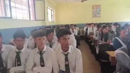 कुल्लू: विधिक सेवा प्राधिकरण की सचिव आभा चौहान ने स्कूली विद्यार्थियों को नशे से दूर रहने के गुर दिए