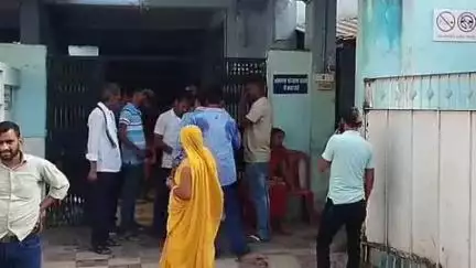 हाजीपुर: पुरानी गंडक पुल के पास अज्ञात वाहन की टक्कर से शिक्षक की मौत