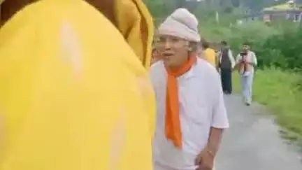 लोहाघाट: नगर से लगे मां देवीधार मंदिर में नौ दिवसीय श्रीमद् भागवत कथा का भव्य कलश यात्रा के साथ शुभारंभ हुआ
