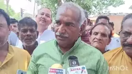 गदरपुर: गूलरभोज (रेलवे मार्केट) के व्यापारियों ने गदरपुर विधायक व पूर्व कैबिनेट मंत्री अरविंद पांडे का स्वागत किया
