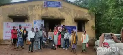 बकावंड: इच्छापुर में धरती आबा जनजाति ग्राम उत्कर्ष शिविर में जिला पंचायत सदस्य शकुंतला कश्यप ने किसान को सिंचाई मशीन वितरित की