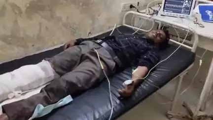 बुरहानपुर: इंदौर-इच्छापुर नेशनल हाइवे पर आयशर वाहन ने बाइक को मारी टक्कर, बाइक सवार पति के पुलिस ने लिए बयान