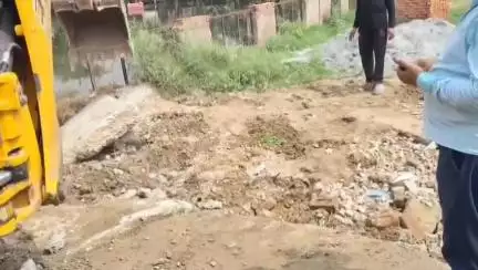 नारनौल: मोहल्ला मोती नगर से सेक्टर जाने वाले रास्ते को बंद करने पर लोगों का विरोध