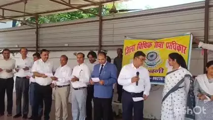 मधुबनी: जिला कोर्ट परिसर में अंतरराष्ट्रीय नशा निरोध दिवस पर जिला जज सहित न्यायाधीशों ने नशा न करने की शपथ ली