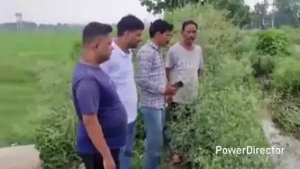 लालकुऑ: भारी बारिश के कारण ग्राम देवपुर चौराहा और उदयपुर नहर के पास नहर हुई बंद
