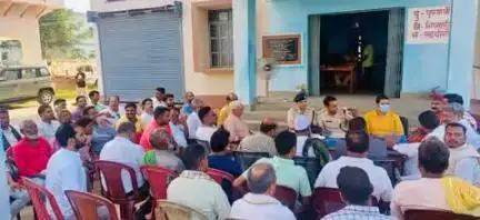 बौंसी थाना परिसर में आगामी मधुसूदन रथ यात्रा,मुहर्रम एवं श्रावणी मेला को लेकर शांति समिति की बैठक आयोजित की है।