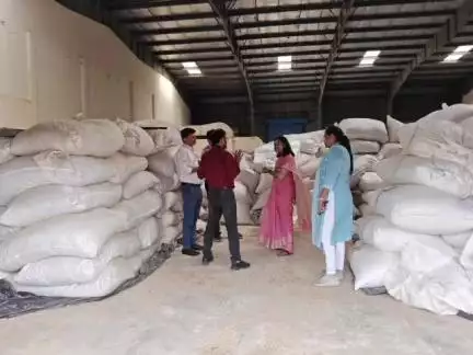 सीहोर नगर: जिला पंचायत सीईओ ने चौपाल सागर में अश्वगंधा से औषधि निर्माण प्रक्रिया का किया अवलोकन