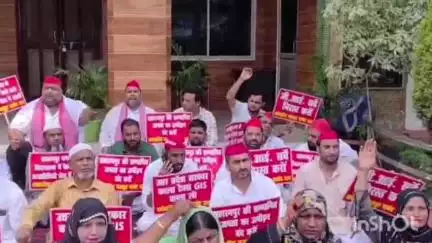 सहारनपुर: सहारनपुर नगर निगम में समाजवादी पार्टी महानगर इकाई ने किया धरना प्रदर्शन, जीआई सर्वे निरस्त करने की मांग रखी