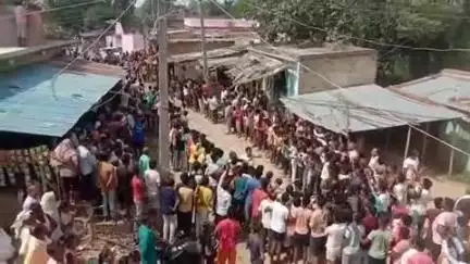 बंजरिया: गोखुला बाजार पर गुरुवार को दिवंगत जिप सदस्य सुरेश यादव की पहली पुण्य तिथि पर खेल कूद कार्यक्रम आयोजित किया गया