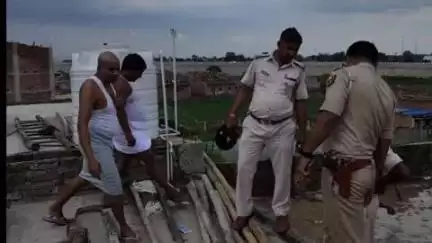 हरनौत: चेरो गांव में छापेमारी कर 106 लीटर शराब बरामद, 2 तस्कर फरार, पुलिस ने घर किया सील