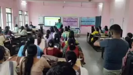 सागर नगर: शासकीय कला एवं वाणिज्य महाविद्यालय में महिला एवं बाल विकास की जिला स्तरीय विभागीय समीक्षा बैठक
