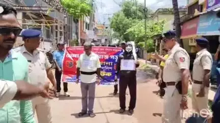 চাঁচল ১: নেশা মুক্ত সমাজ গড়ে তুলতে চাঁচল জুড়ে পুলিশ প্রশাসনের তরফে সচেতনতামূলক পথে যাত্রা