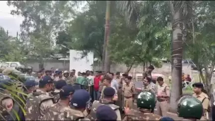 राजगढ़: राजगढ़ ज़िले में त्योहारों को देखते हुए पुलिस प्रशासन अलर्ट, SP ने पुलिस कर्मियों को दिए निर्देश