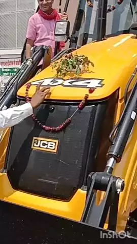 नगर: नगर पालिका को कचरा संग्रहण और नालों की सफाई के लिए मिली नई जेसीबी, चेयरमैन ने विधिवत किया पूजन