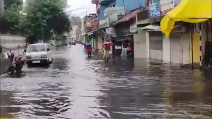 जबलपुर: पहली बारिश में सिंधी कैंप बाबा टोला की सड़कें जलमग्न, घरों में घुटनों तक भरा पानी!