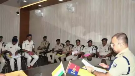 बेतिया: बेतिया में पुलिस अधीक्षक की समीक्षा बैठक, त्वरित कांड निष्पादन पर ज़ोर दिया गया